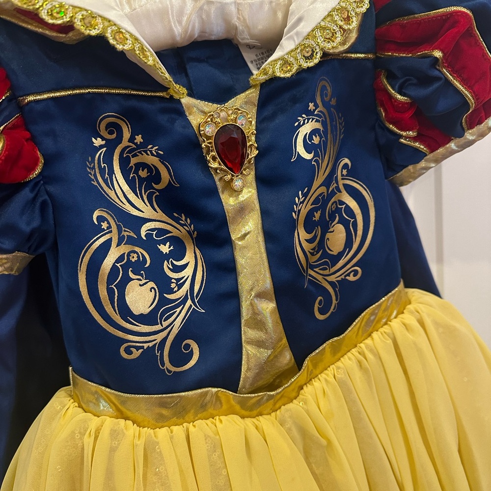 Disney Store Snow White Deluxe Costume - Picture 2 of 6